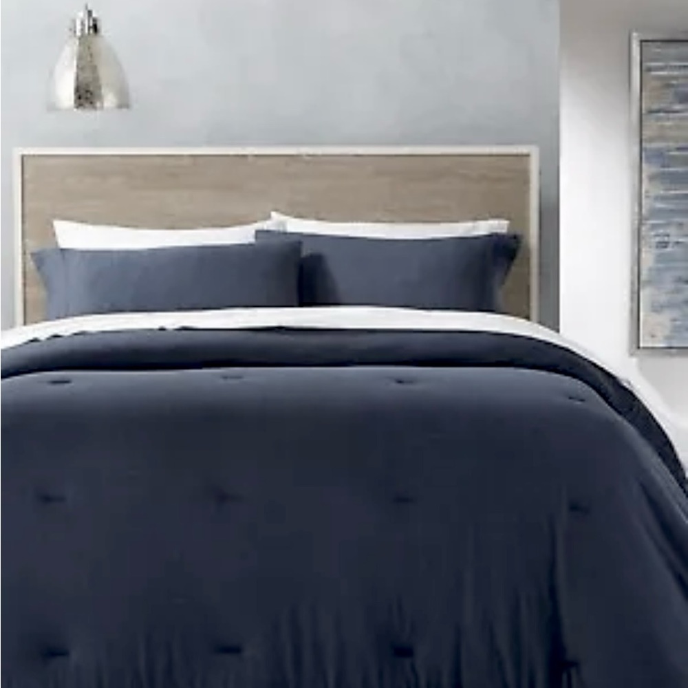 Calvin Klein modern cotton queen size comforter & two pillow cases. New in box